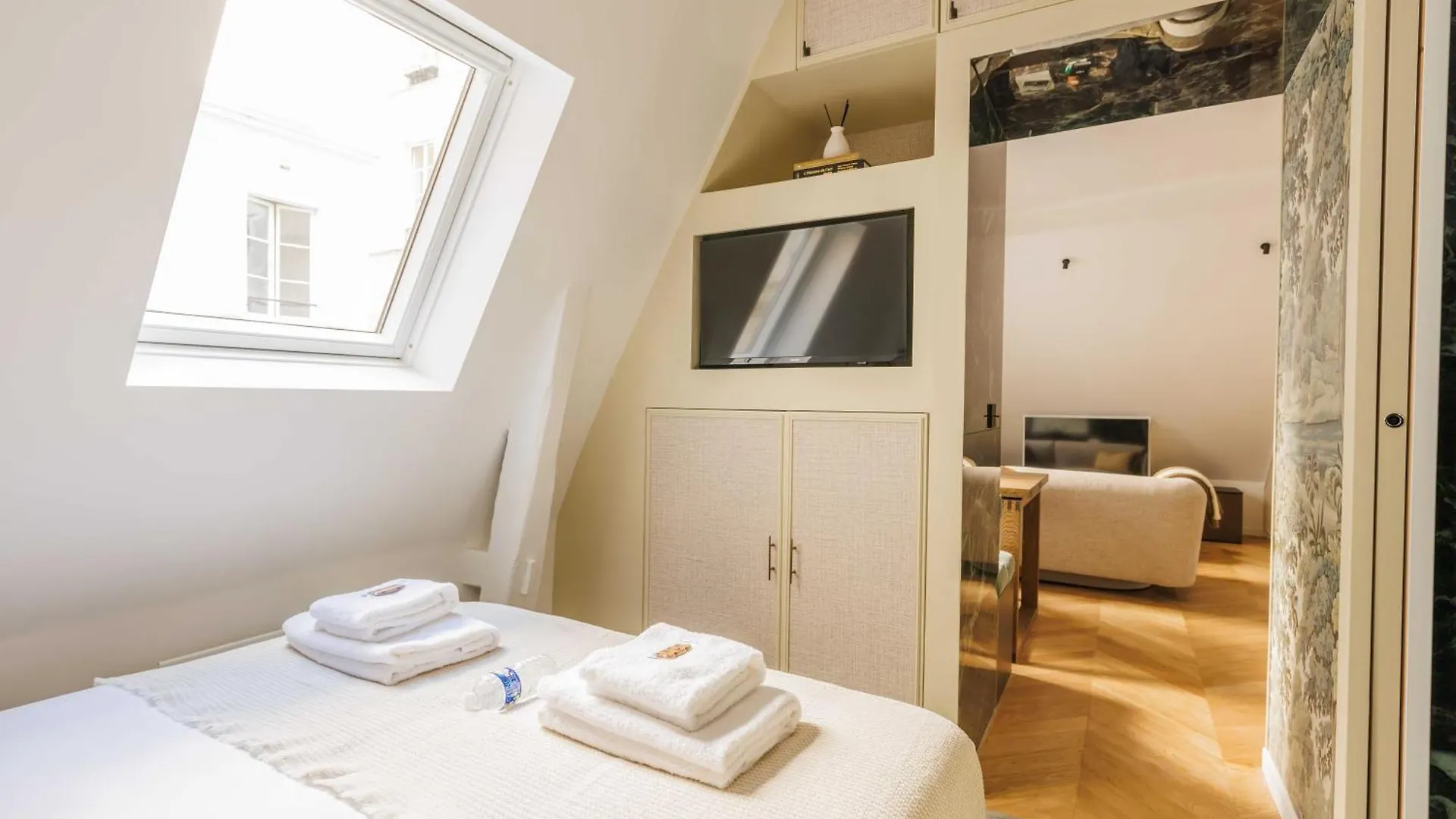 Classy Apartment St Honore - Louvre Paris