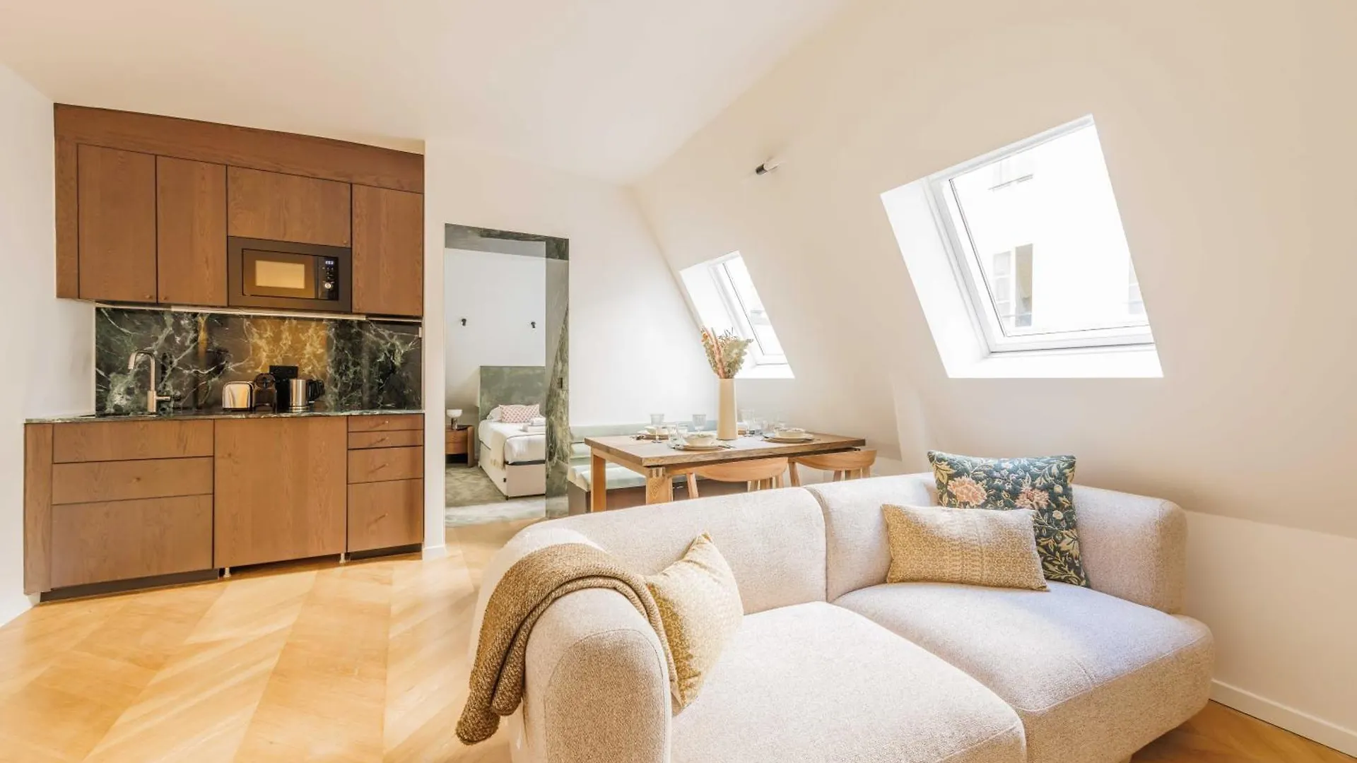 Classy Apartment St Honore - Louvre Paris